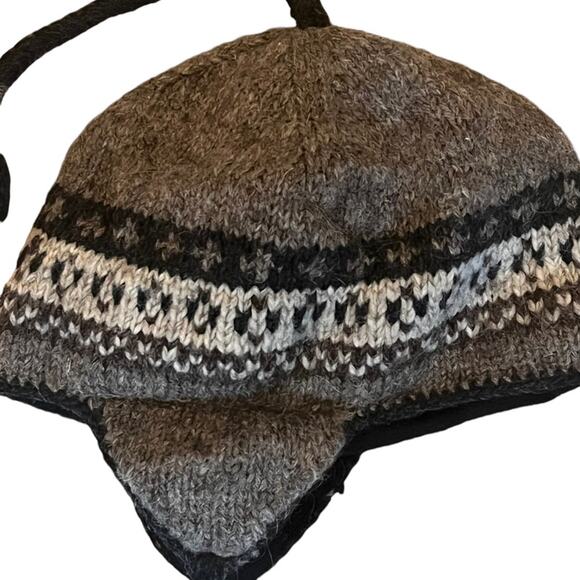 Everest Designs Knit Wool Hat from Nepal Fleece Lined with Tassels Charcoal Grey - Picture 2 of 6